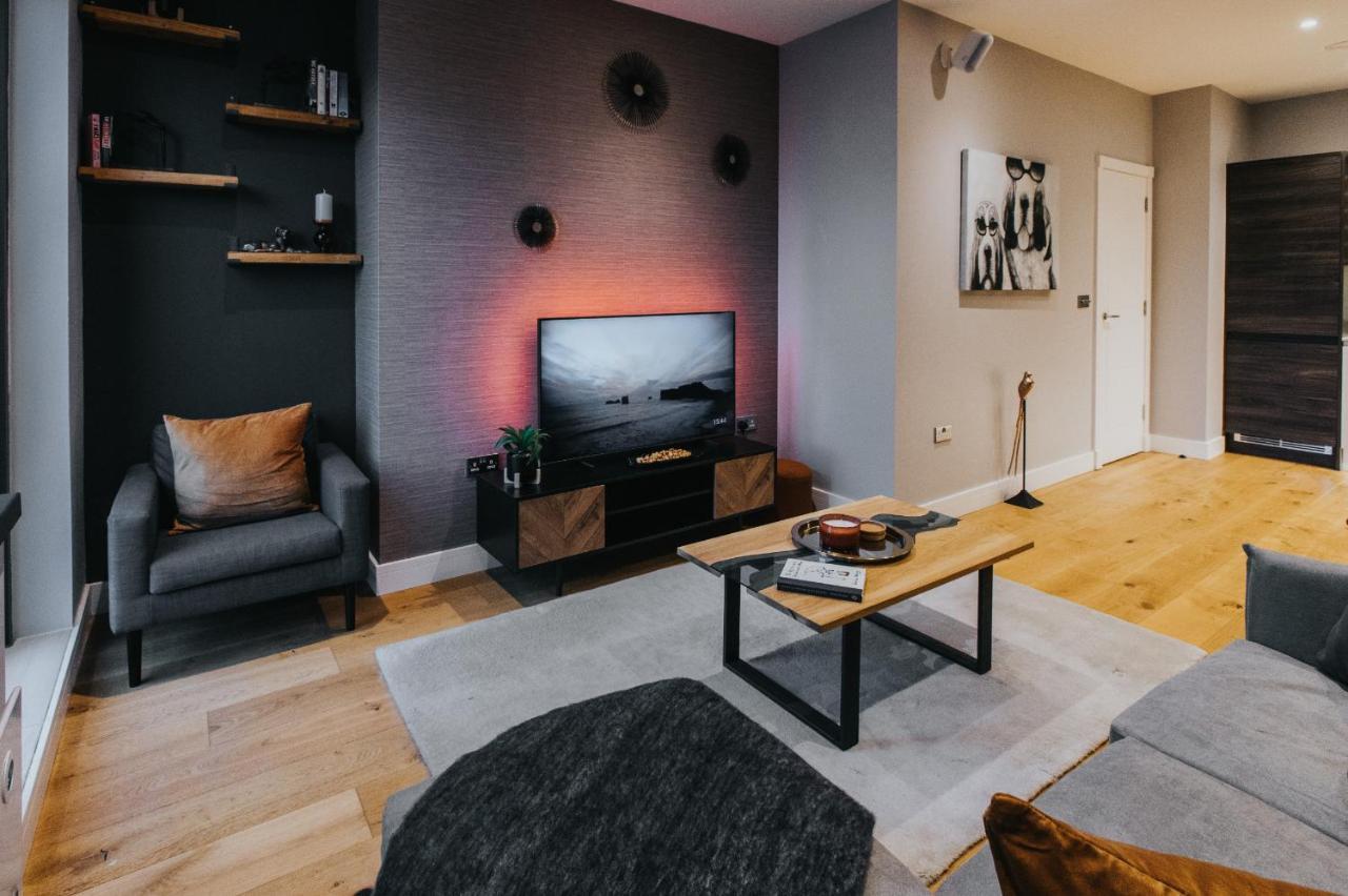 Circa17- Entire Apt, Free Parking, Gym, City Central & Free Netflix Bracknell Exterior photo