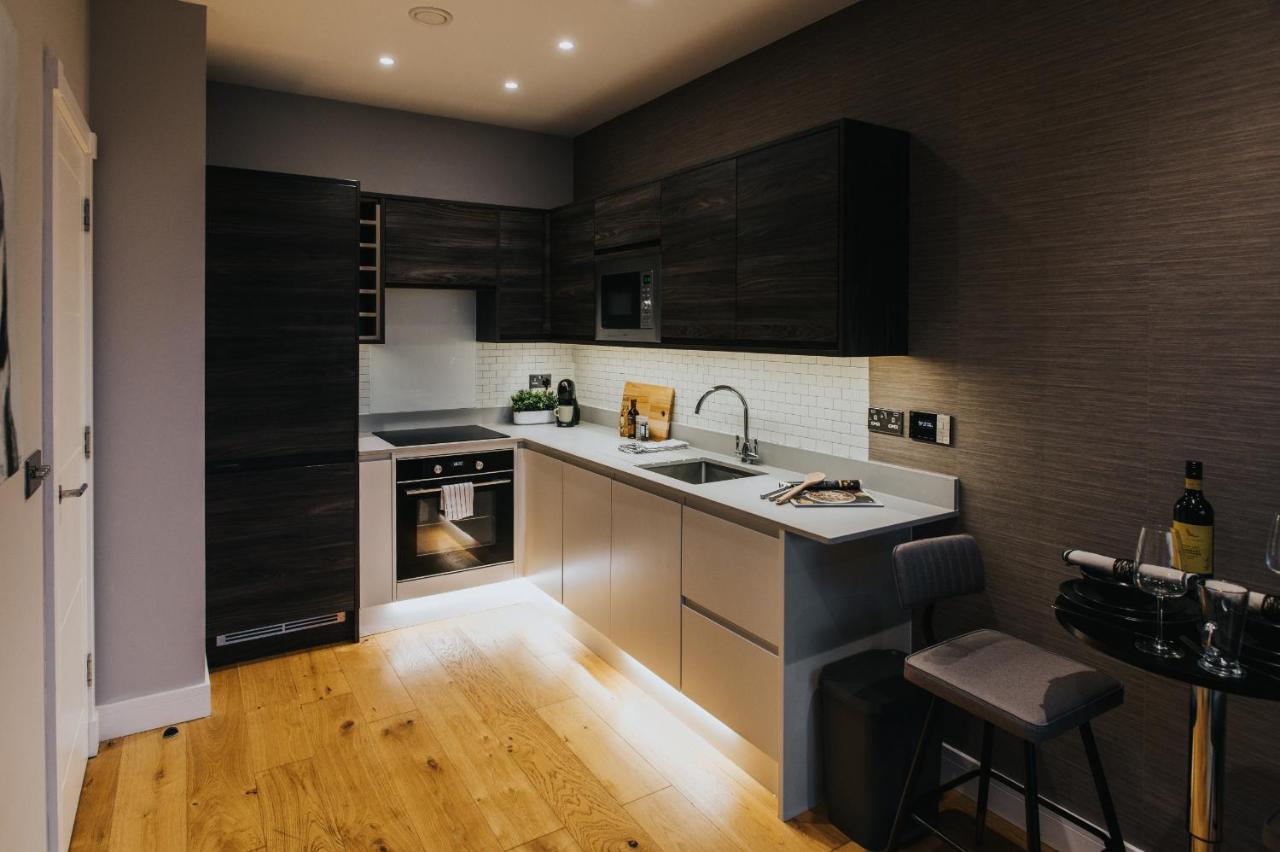 Circa17- Entire Apt, Free Parking, Gym, City Central & Free Netflix Bracknell Exterior photo