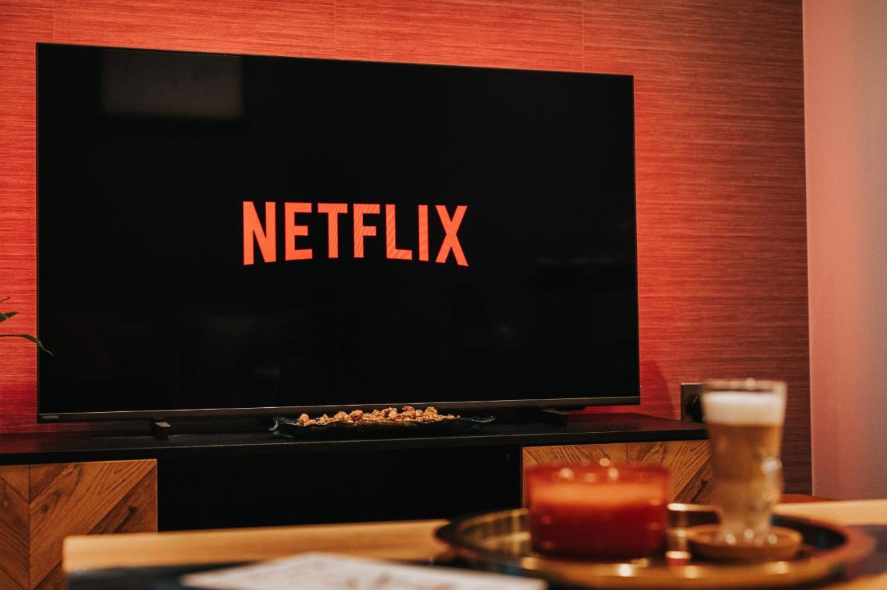 Circa17- Entire Apt, Free Parking, Gym, City Central & Free Netflix Bracknell Exterior photo
